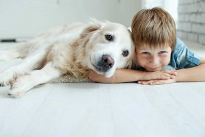 Mały chłopie i jego pies